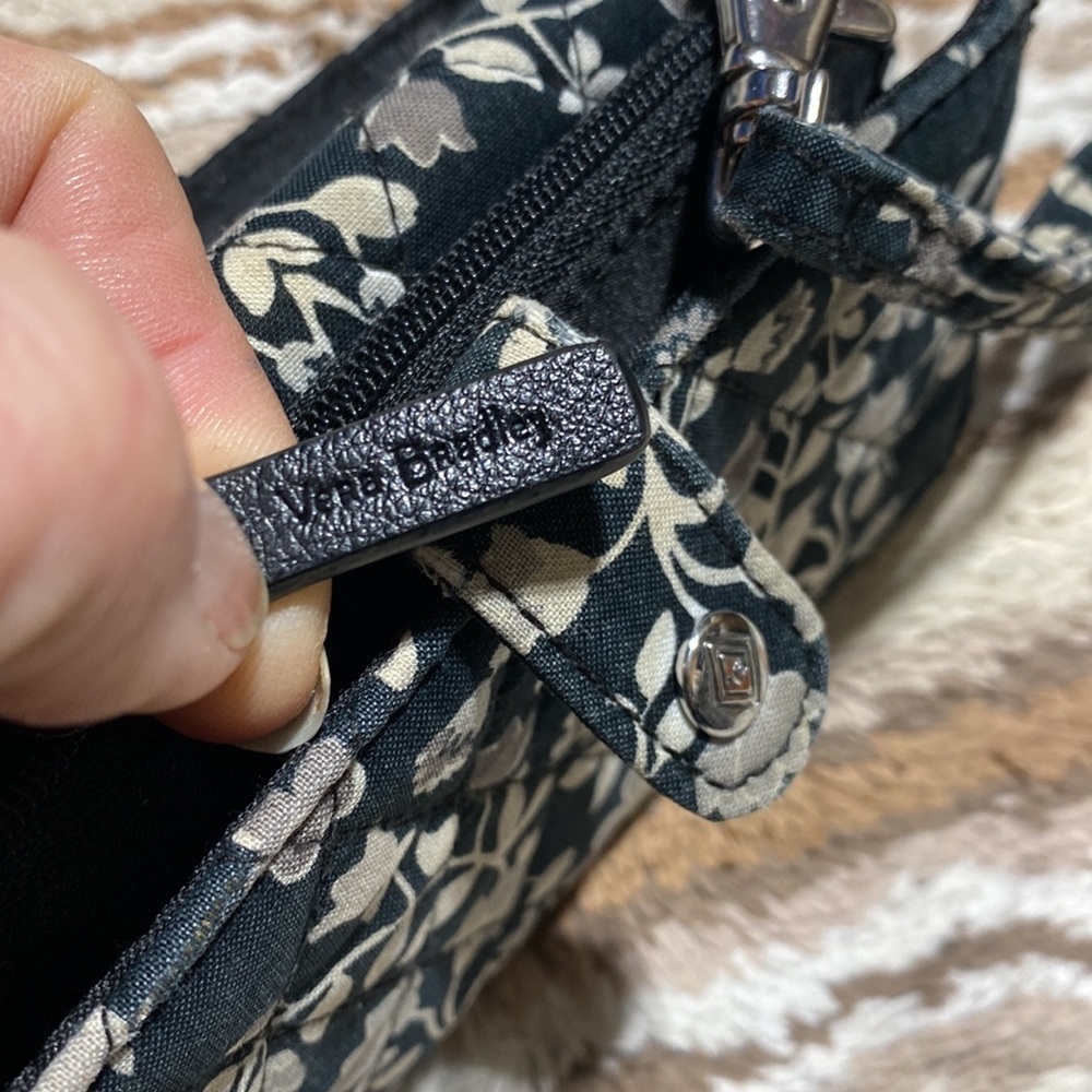 Vera Bradley wristlet - Picture 7 of 8